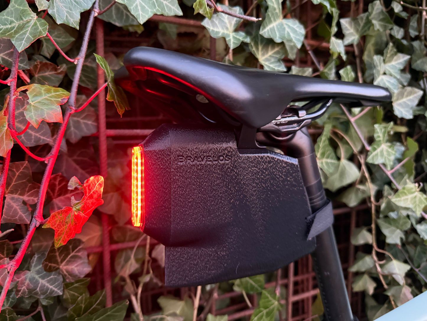 Bravelos Slipstream case Ravemen TR30 (Inclusief verlichting)